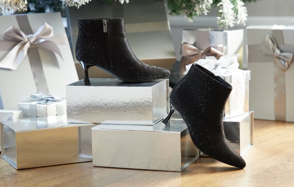 women's shoes, winter shoes, fall shoes, trendy shoes, affordable shoes, womens flats, womens heels, womens sandals, womens sneakers, womens boots, holiday shoes, winter boots