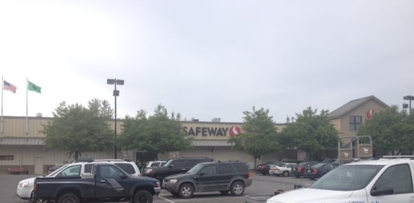 Safeway Store Front Picture at 20500 Olympic Pl in Arlington WA