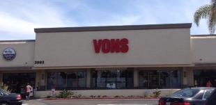 Vons Store Front Picture at 3993 Governor Dr in San Diego CA