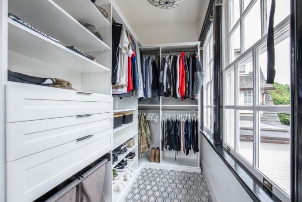 Walk-In Closet Walk-in Closet