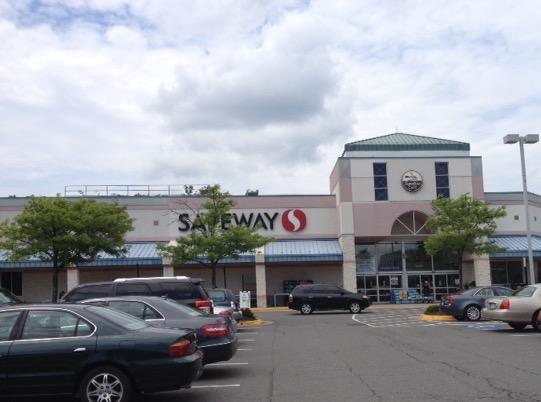 Safeway Store Front Picture at 12200 W Ox Rd in Fairfax VA