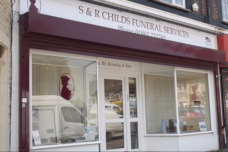 S. & R. Childs Funeral Directors in Rose Hill, Oxford.
