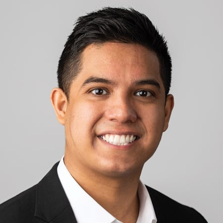 Aaron Valdez Advisor Headshot image
