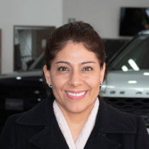 Adriana Flores's headshot