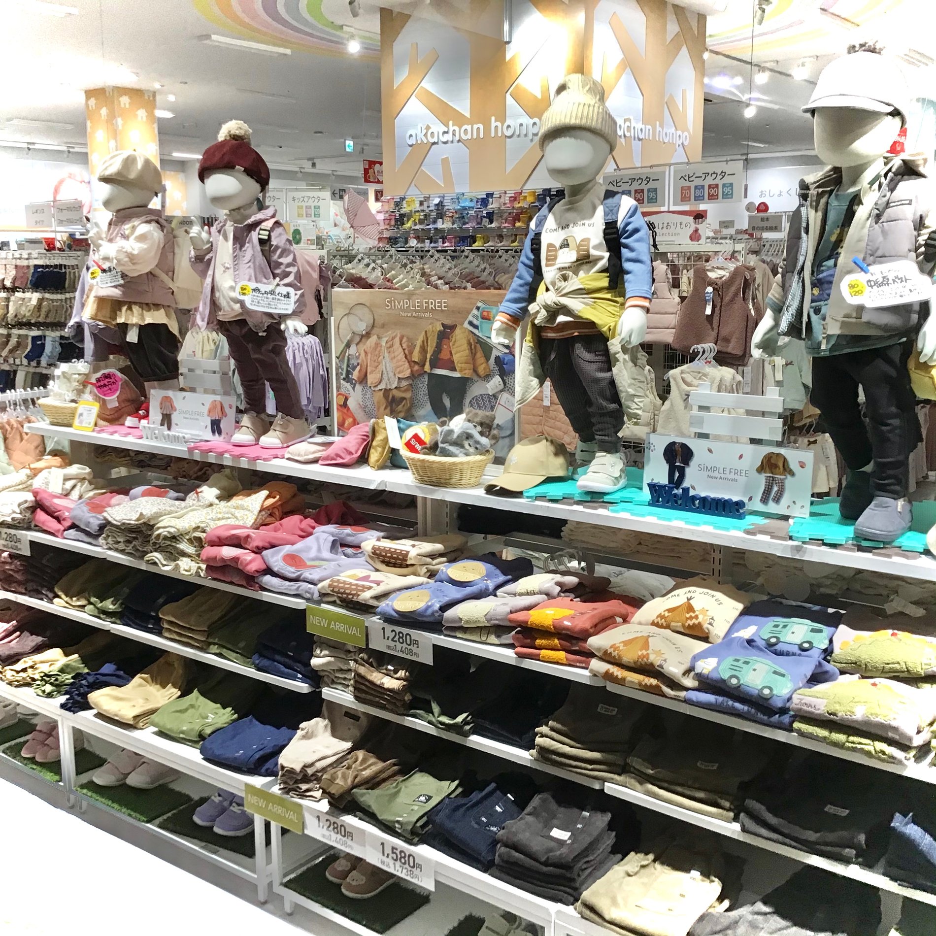 季節の変わり目に長袖のお洋服はいかがですか?
持ち運び◎なアウターを1枚プラスで安心♪