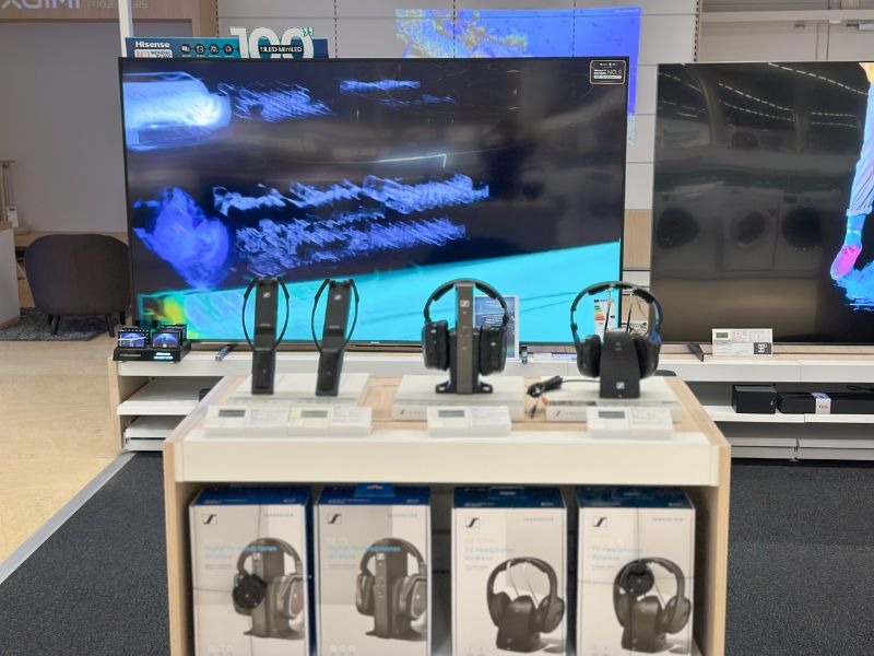 Nous disposons de casques et écouteurs pour télévisions dans votre magasin boulanger avignon le pontet. Que ce soit pour les mal entendants ou bien ceux qui préfèrent une immersion complète sans investir dans une barre de son.