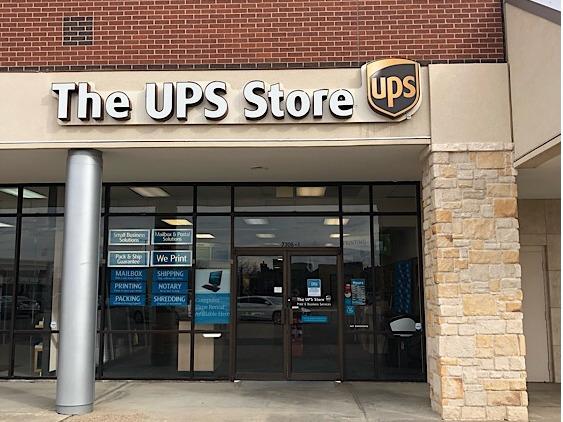 Facade of The UPS Store Summit Shopping Center