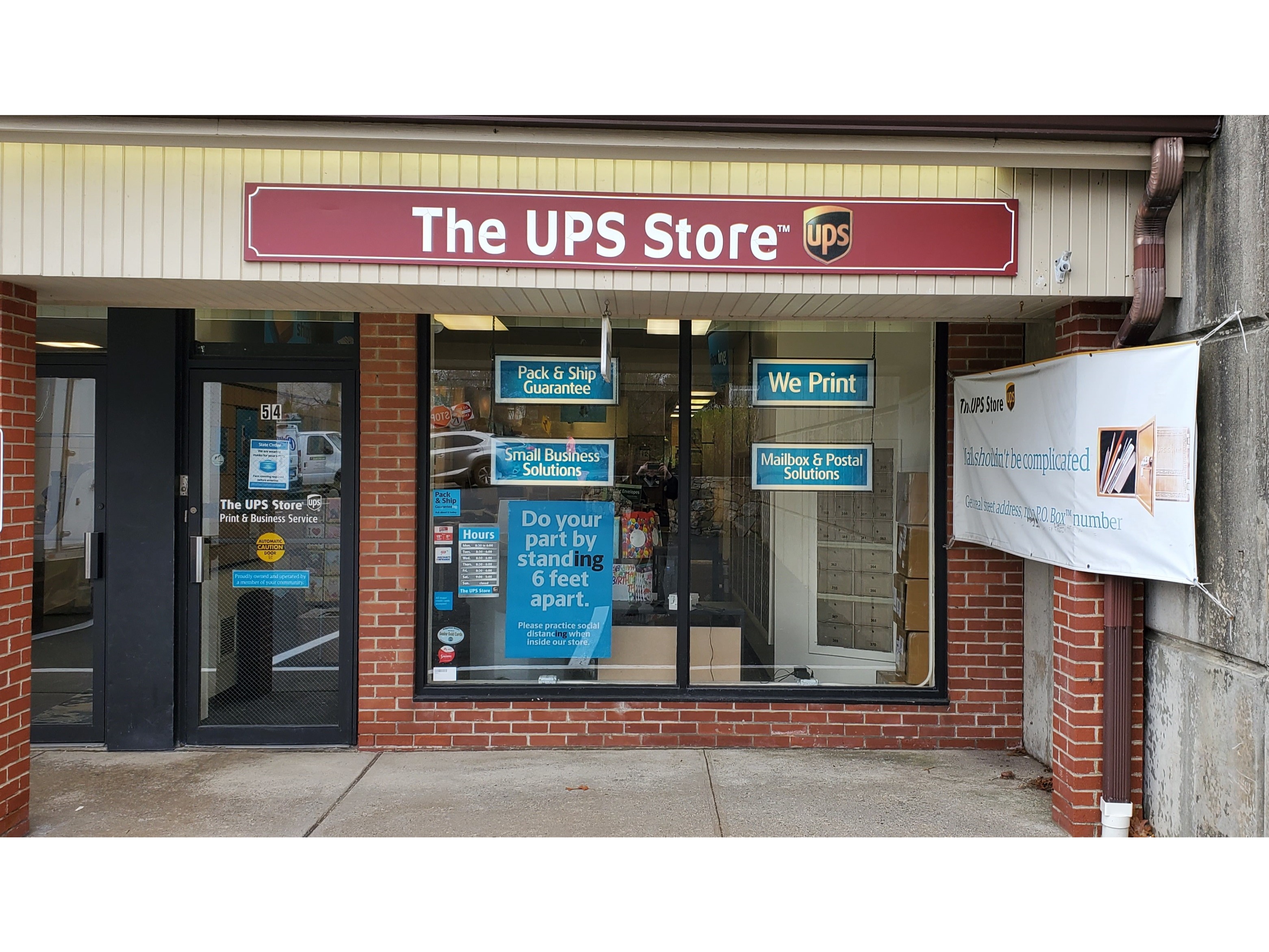 Facade of The UPS Store Ridgefield