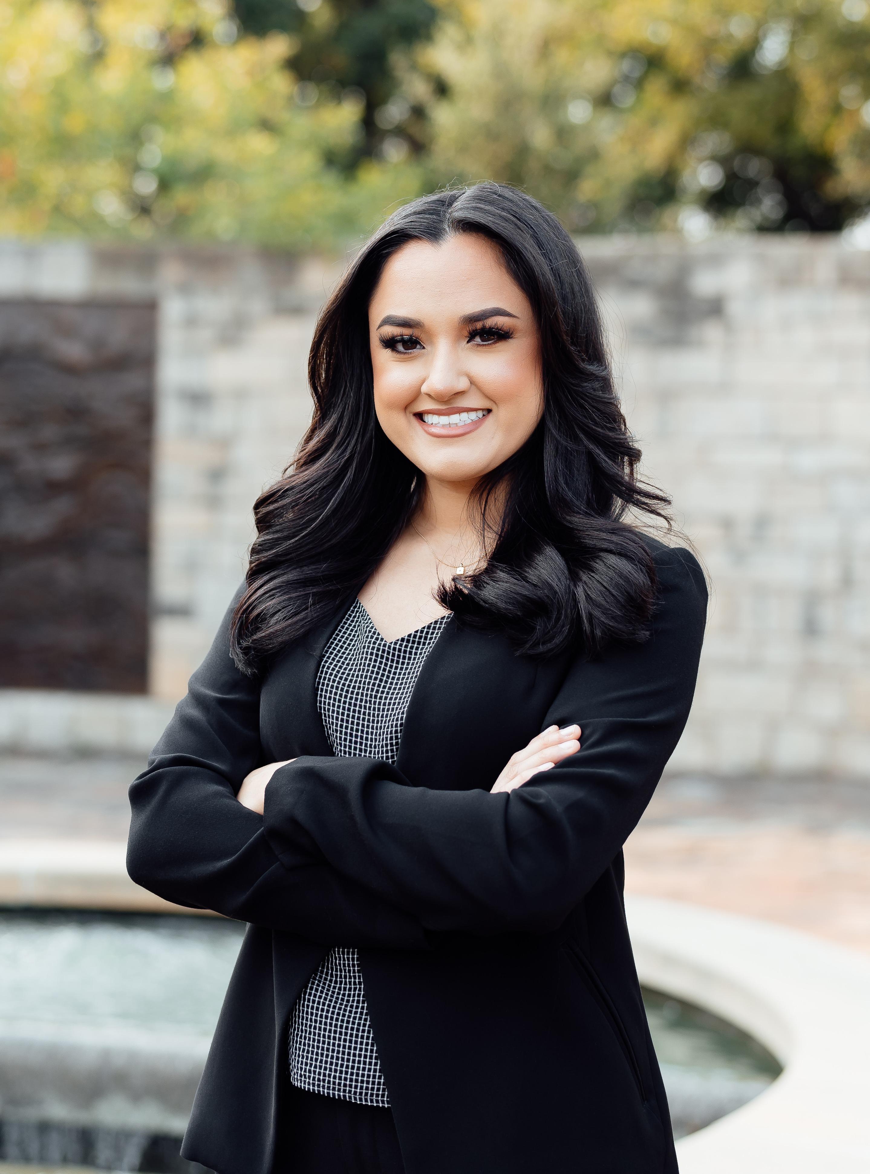 Photo of Valerie Flores