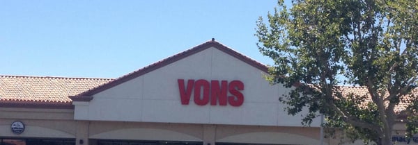 Vons Store Front Picture - 24160 Lyons Ave in Newhall CA
