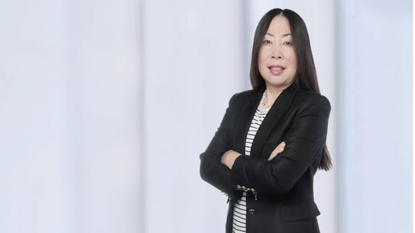 Weibing Shi-Schienle. Ihre Ansprechpartnerin für die Barmenia Versicherung in Stuttgart.