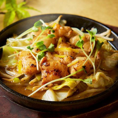 牛ホルモン鉄板焼き