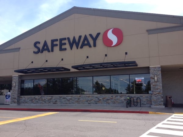 Safeway Store Front Picture at 1003 Medford Center in Medford OR