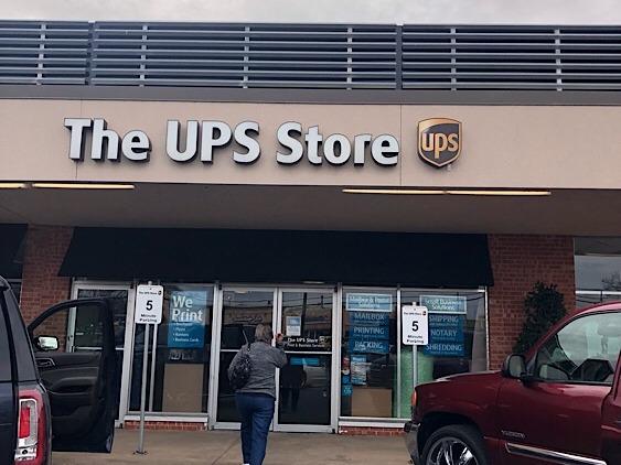 Facade of The UPS Store Wolflin Village
