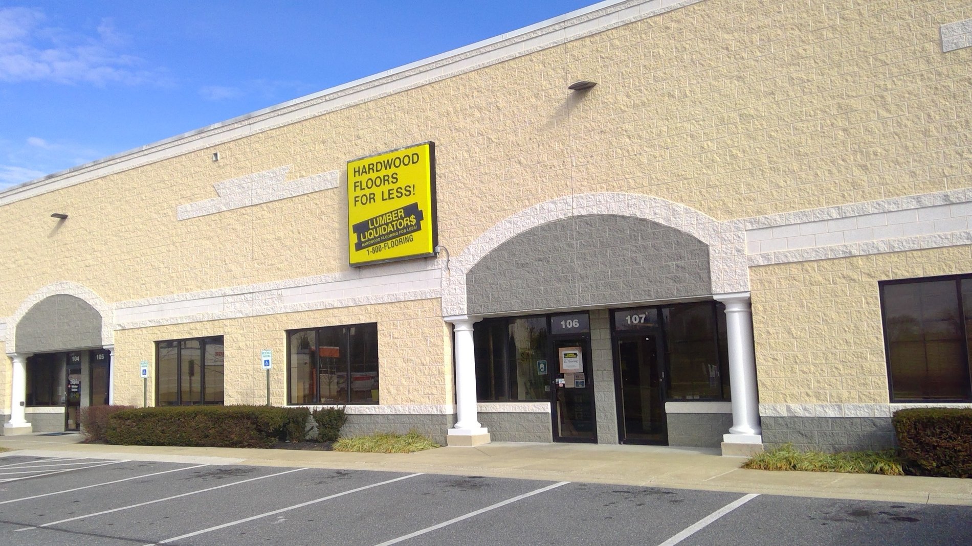 LL Flooring #1084 Baltimore | 2707 N Rolling Road | Storefront