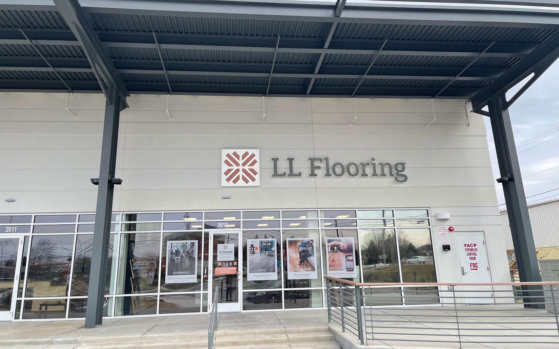 LL Flooring #1443 Christiansburg | 2613 Market Street Northeast | Storefront
