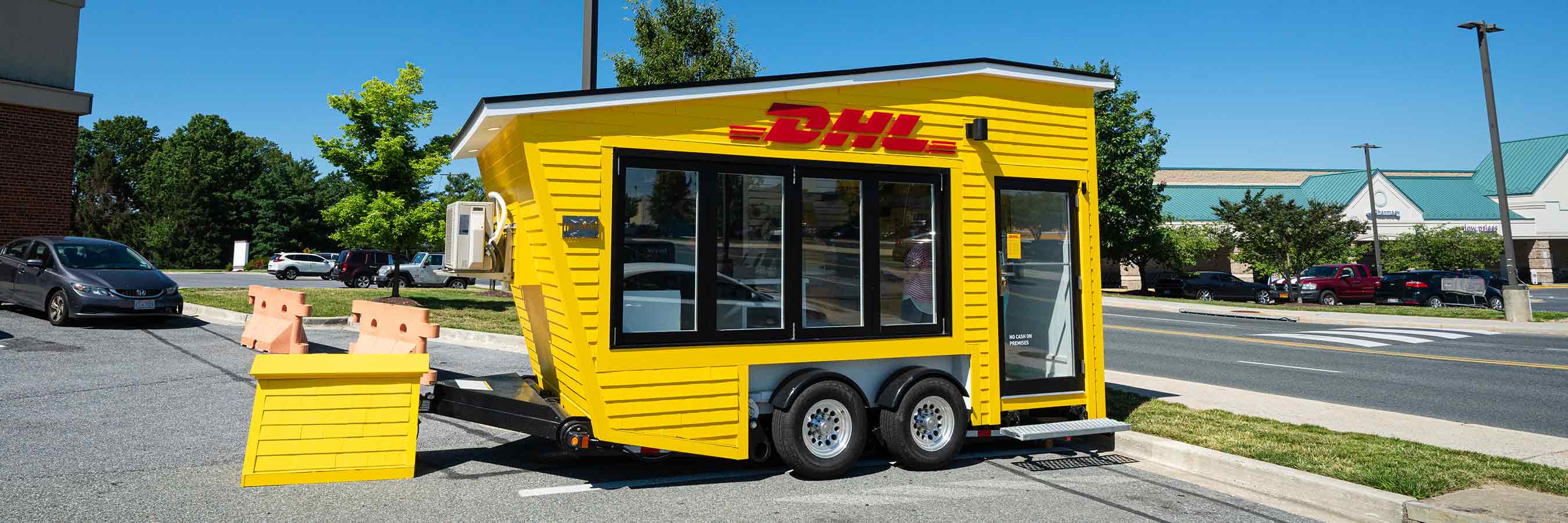 DHL hero section