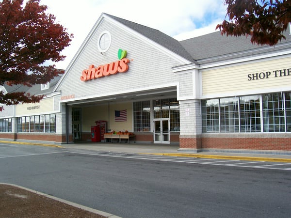 Shaws Store Front Picture - 201 Washington St in Hudson MA
