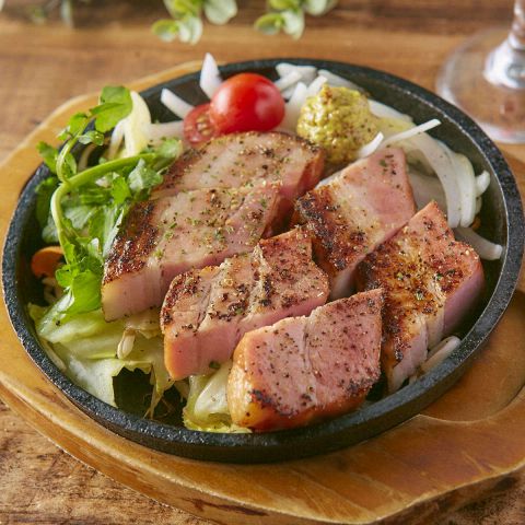 厚切りベーコン 鉄板焼き 粒マスタードソース