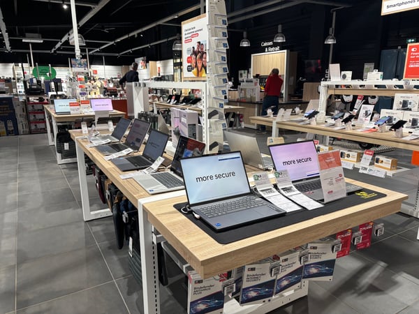 Rayon Multimédia, grand choix de PC Portable, Macbook, notebook, ChromeBook...APPLE, ASUS, HP, LENOVO, Packard Bell, toutes les grandes Marques au meilleur prix.