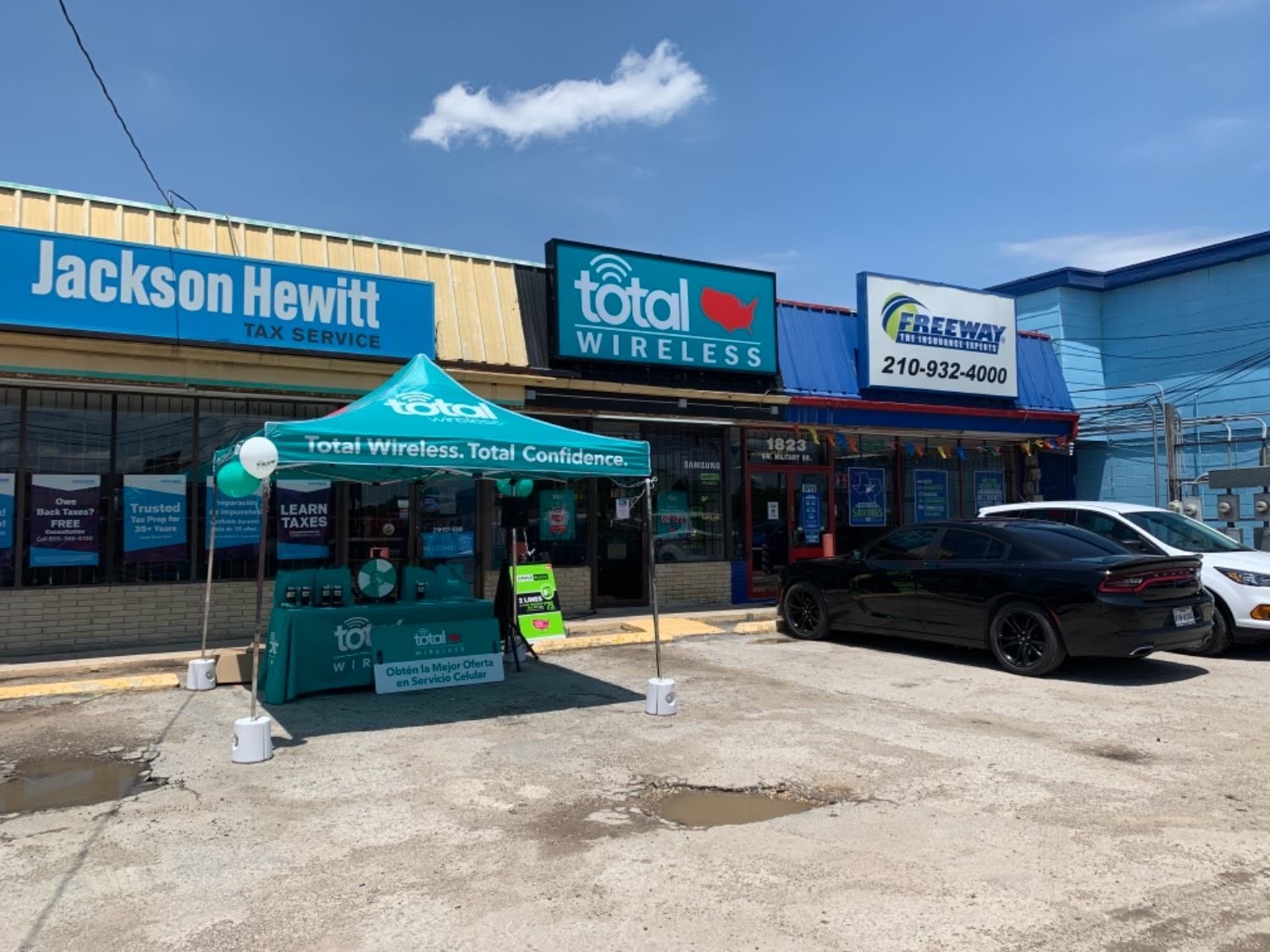 Total Wireless Store front image in San Antonio, TX