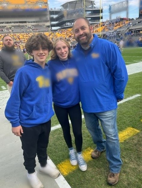 Our Allstate agency was proud to participate in the 2023 Allstate “Good Hands” Field Goal Net Program. Thank you to both the University of Pittsburgh and Allstate.