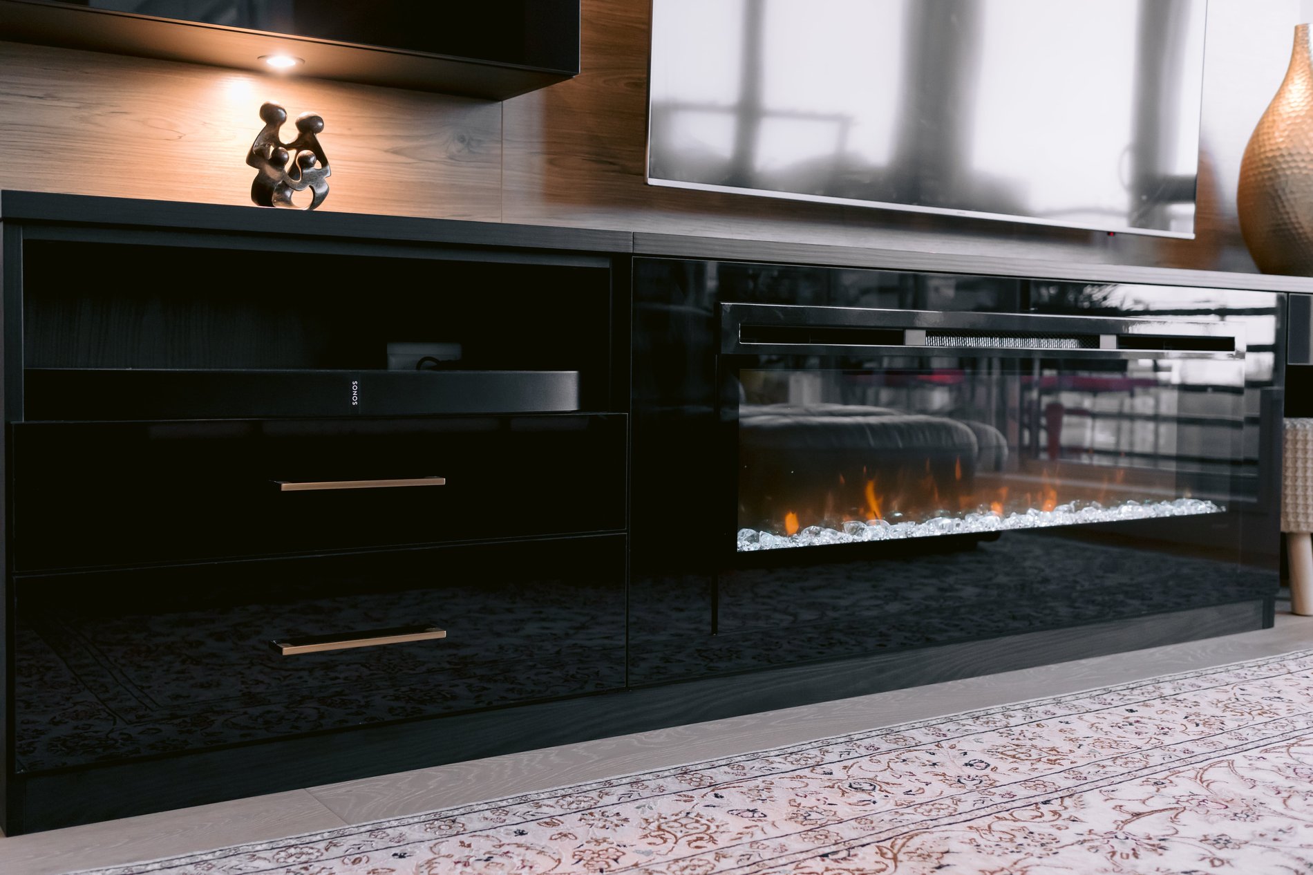 Media centre with fireplace insert Close up view of drawers, a shelf for electronics and an electric fireplace