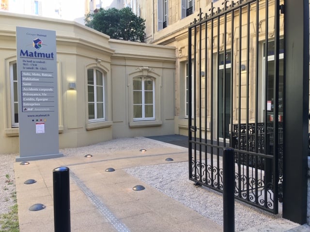 Façade de l'agence au 2 rue des Héros à Marseille