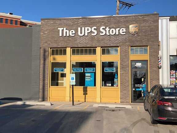 Lincoln Park West UPS Store in Chicago, IL