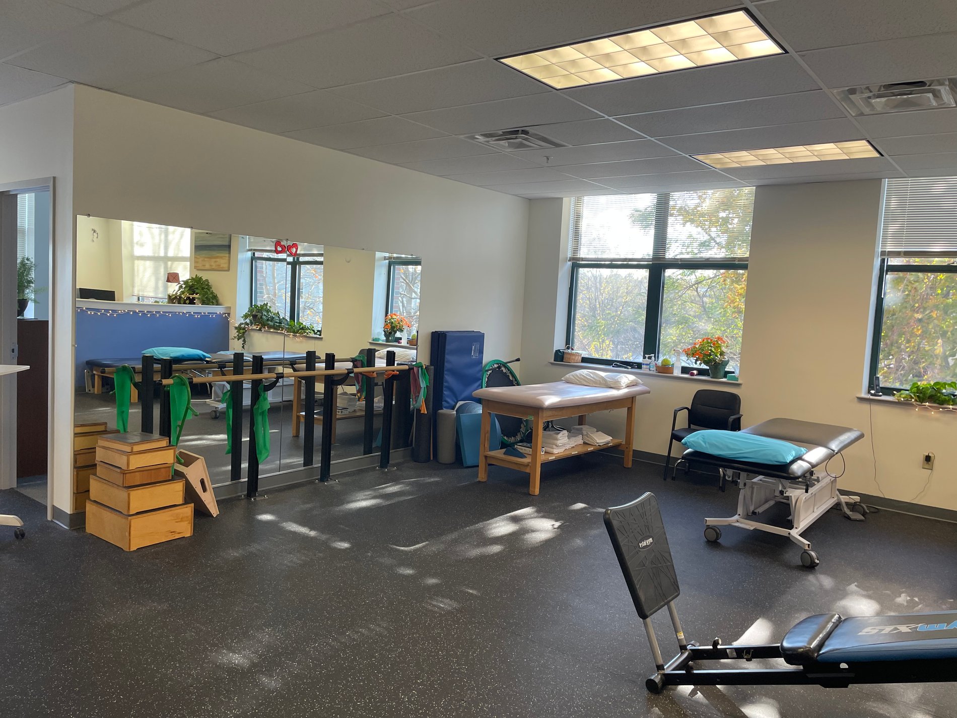 ME-Topsham-MVPT patient care area showing PT equipment.