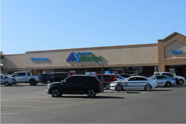 albertsons market store front photo