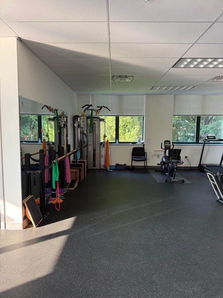 ME-Topsham-MVPT patient care area showing PT equipment.