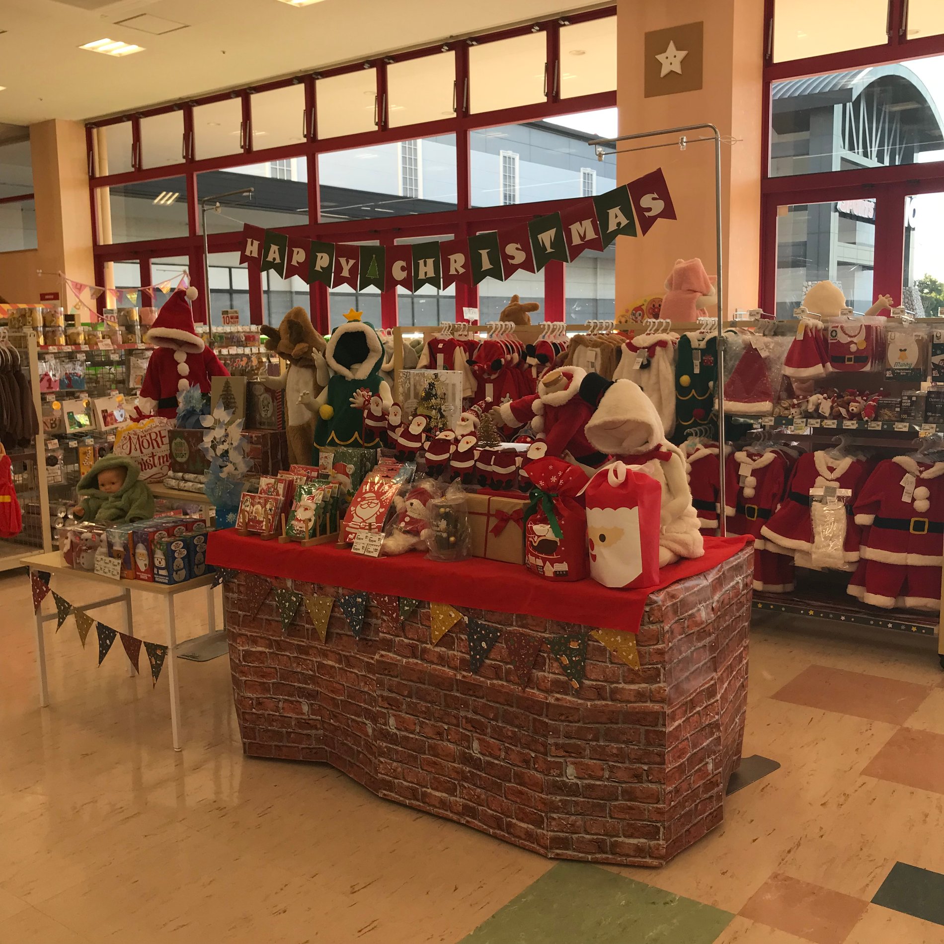 はじめてのクリスマス準備はアカチャンホンポで♪