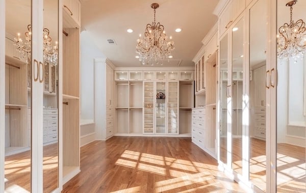 Luxe Walk-In Closet Luxe Walk-In Closet