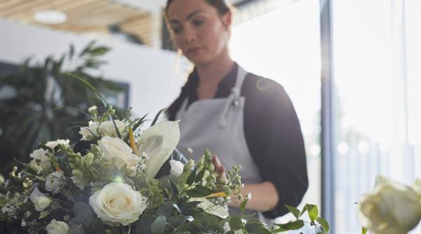 Making funeral arrangements | Dignity Funerals