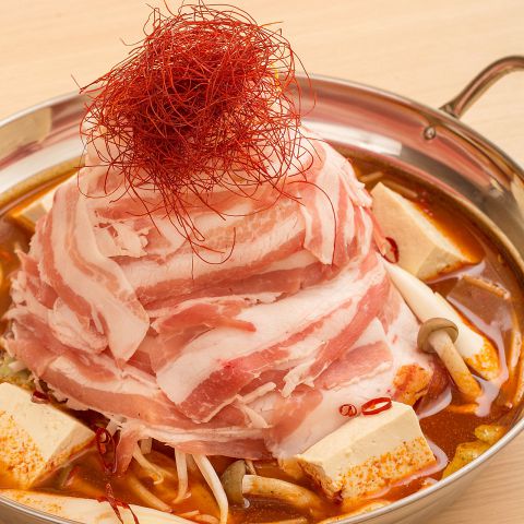 豪快!肉の火山鍋