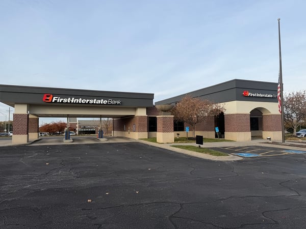 Exterior image of First Interstate Bank in Omaha, Nebraska.
