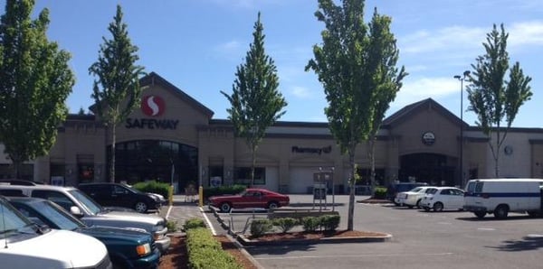 Safeway Store Front Photo at 4320 SE King Rd in Milwaukie OR