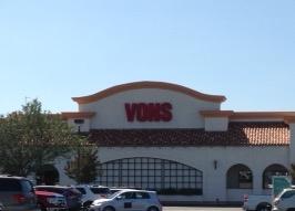Vons Store Front Picture at 369 Magnolia Ave in Corona CA