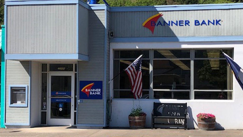 Banner Bank branch in Oakridge, Oregon