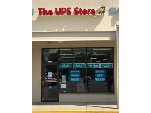 Facade of The UPS Store Delaware