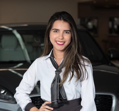 Renata Alencar's headshot