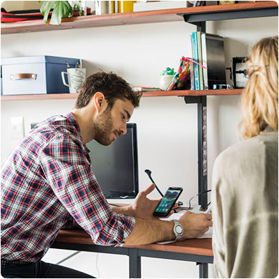 Small business owner using Comcast Business Mobile to complete transaction