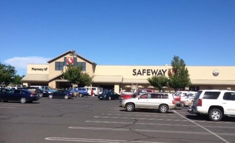 Safeway Store Front Picture at 610 E Wine Country Rd in Grandview WA