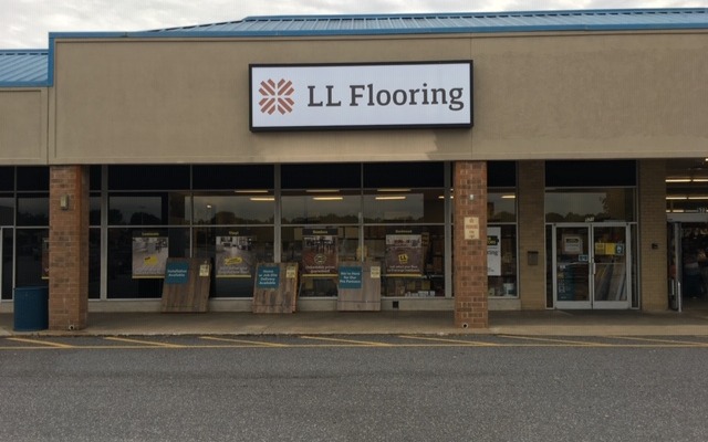 LL Flooring #1261 Hickory | 571 US Highway 70 SW | Storefront