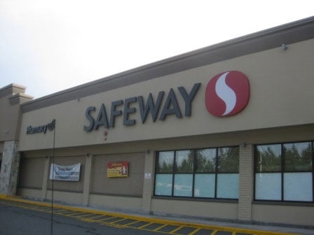 Safeway Store Front Picture at 10020 NE 137th St in Kirkland WA