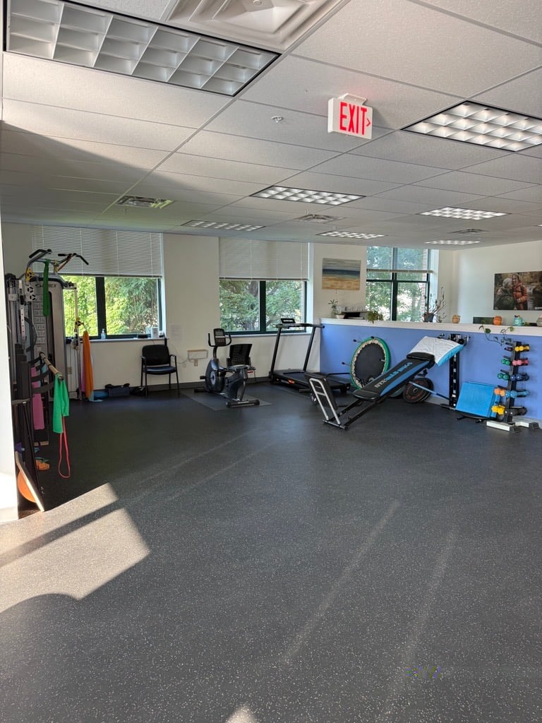 ME-Topsham-MVPT patient care area showing PT equipment.