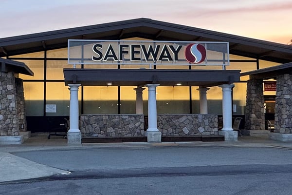 Safeway Store Front Picture - 2811 Middlefield Rd in Palo Alto CA