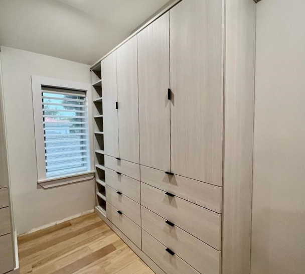Custom Reach-in California Closets Hempstead Long Island NY walk in closet design custom closets closet designers designer closets closet shoe storage built-in closets closet systems closet drawer organization closet shelf o