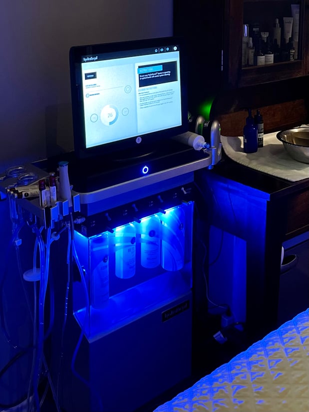 HydraFacial-machine-Woodhouse-The Woodlands